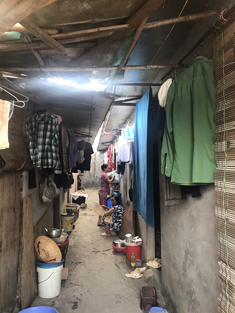Xóm trọ nghèo vật vã dưới cái nóng như đổ lửa ở Thủ đô