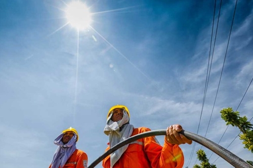 Đầu tuần nắng nóng thiêu đốt Bắc và Trung Bộ