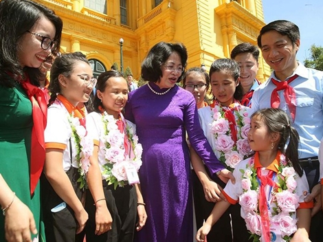 Phó Chủ tịch nước Đặng Thị Ngọc Thịnh gặp mặt Đoàn đại biểu Cháu ngoan Bác Hồ tỉnh Nghệ An