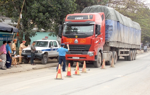 Tăng cường phát hiện xử lý xe chở quá tải