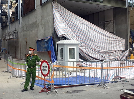 Cảnh sát hình sự vào cuộc điều tra vụ sập giàn giáo tại phố Nguyễn Công Trứ 