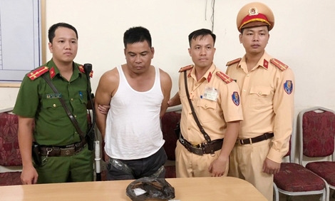 Con nghiện đi mua ma tuý đụng phải CSGT