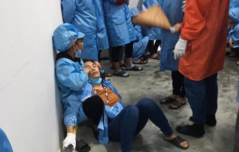 Đang làm việc, nhiều công nhân bị ngất xỉu