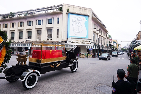 Người dân thủ đô tiễn biệt nguyên Tổng Bí thư Lê Khả Phiêu