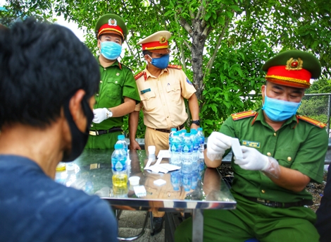 Tài xế container dương tính với ma túy thanh minh: Uống nhầm 'nước lạ'