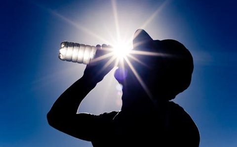 Trung Bộ nắng nóng gay gắt, chỉ số tia UV gây hại