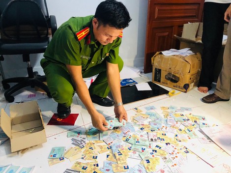 Triệt phá đường dây làm giả giấy tờ, con dấu và biển số xe lớn nhất từ trước đến nay