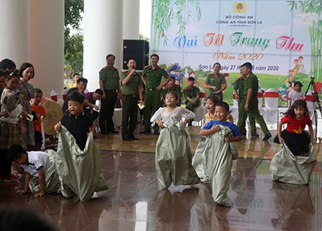 Công an tỉnh Sơn La tổ chức vui tết trung thu