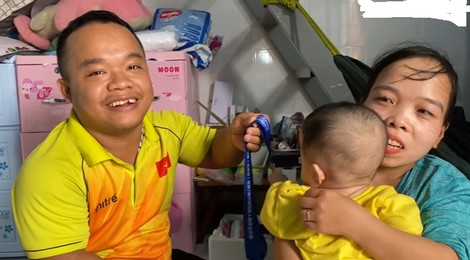 Chuyện tình của những cô gái tí hon