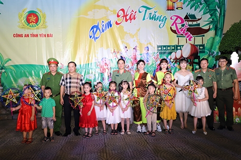 Công an tỉnh Yên Bái tổ chức vui tết trung thu cho thiếu nhi