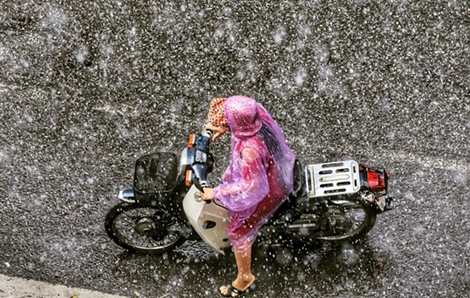 Hà Nội mưa giông, cảnh báo lũ quét ở vùng núi