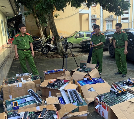 Tuồn lậu hơn 1.300 công cụ hỗ trợ qua biên giới