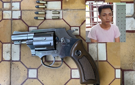Đòi tiền không được, rút súng bắn người