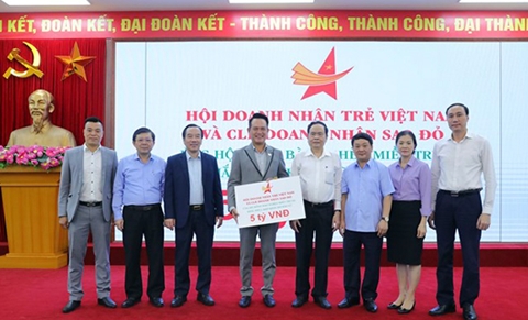 Chung tay chia sẻ khó khăn với đồng bào miền Trung, Tây nguyên