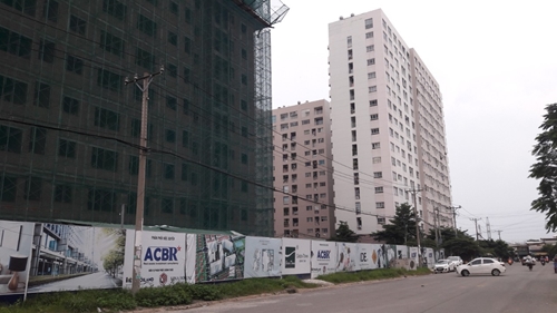 Nghịch lý thị trường bất động sản