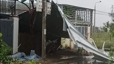 Giật cấp 12, bão số 9 đang quần thảo dữ dội Quảng Nam - Quảng Ngãi