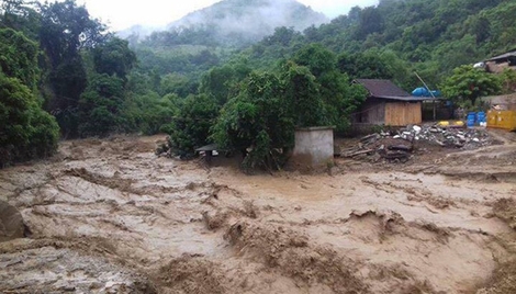 Mưa lớn ở miền Trung, miền Bắc lạnh 17 độ