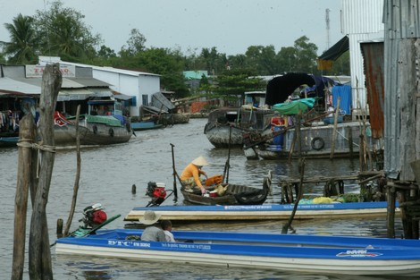 Sống đời thương hồ nơi miệt thứ