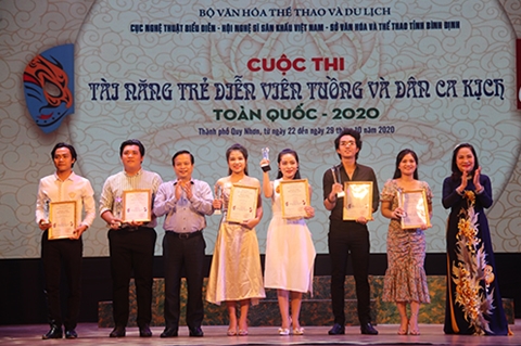 Vẫn cần thêm bệ đỡ hiệu quả cho tài năng nghệ thuật