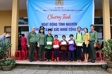 Cục Y tế sẻ chia khó khăn với đồng bào miền Trung