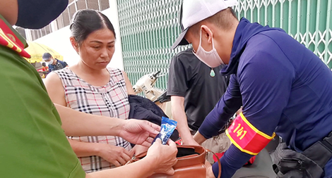 "Nữ quái" 3 tiền án nhờ người yêu chở ma túy