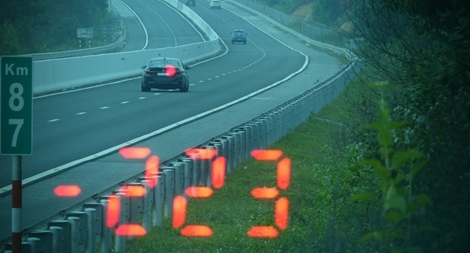 Nam tài xế chạy tốc độ kinh hoàng trên cao tốc Bắc Giang – Lạng Sơn