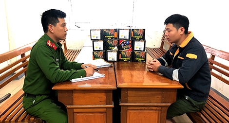 Khởi tố bị can đối tượng buôn bán gần 30kg pháo lậu