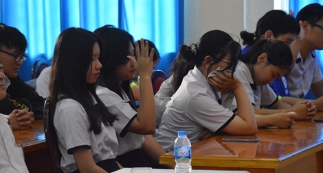 Đừng để trẻ em cô đơn trong học đường