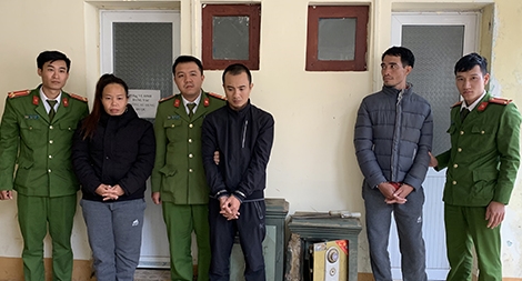 Hai vợ chồng rủ bạn học gây 6 vụ đục két trộm tiền