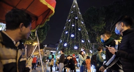  Hà Nội lung linh huyền ảo chờ đón đêm Giáng sinh an lành