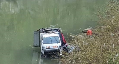 Tài xế ngủ gật, ô tô lao xuống vực sâu 40m