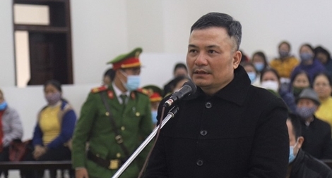 Thuê làm giả bằng khen của Thủ tướng và Chủ tịch thành phố để khoe trương