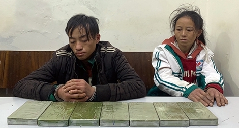 Chồng đang cai nghiện, vợ vẫn đi xách thuê 7 bánh heroin