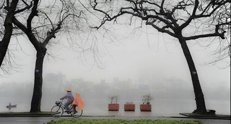 Miền Bắc sáng sương mù bao phủ, trưa trời nắng nhẹ