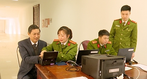 Cấp căn cước công dân cho gần 100 cán bộ lãnh đạo tỉnh Sơn La