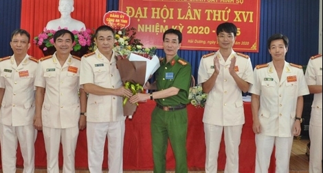 Chuyện cuối năm của những người “tầm nã”