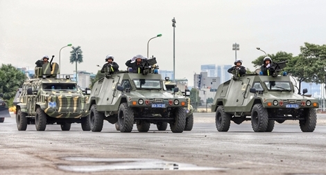 Khí tài đặc chủng xuất quân bảo vệ Đại hội Đảng toàn quốc