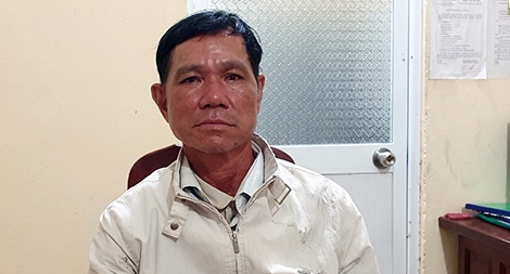 Ghen tuông, cha dượng đâm con riêng của vợ