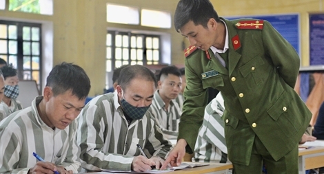 Nặng tình con chữ ở Hồng Ca