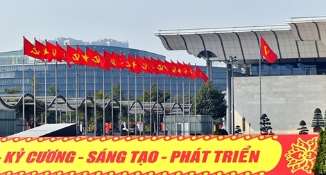 Hà Nội rực sắc cờ hoa chào mừng Đại hội XIII của Đảng