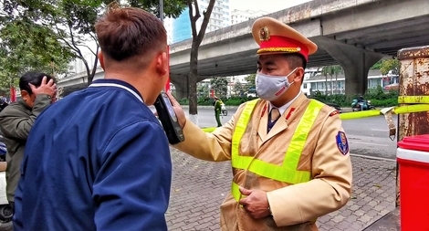 Vi phạm nồng độ cồn kịch khung, tài xế “khoe” nhậu từ sáng