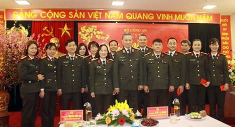 Bộ trưởng Tô Lâm kiểm tra công tác ứng trực một số đơn vị của Bộ Công an