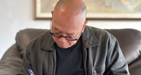 Họa sĩ Thành Chương vẽ minh họa cho ấn phẩm đặc biệt của nhà văn Kim Lân