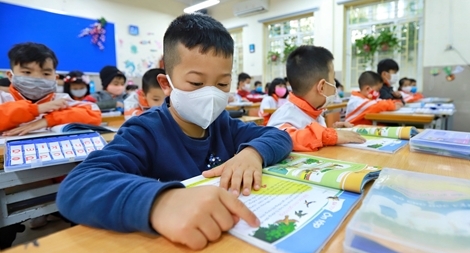 Học sinh Hà Nội đi học trở lại sau kỳ nghỉ dài bởi COVID-19