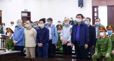 Bị cáo Đinh La Thăng nhận thêm 11 năm tù, bồi thường 200 tỷ đồng