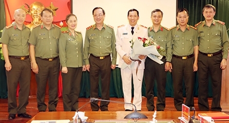 Chuẩn y Thiếu tướng Lê Văn Tuyến làm Phó Chủ nhiệm Thường trực UBKT Đảng uỷ CATU