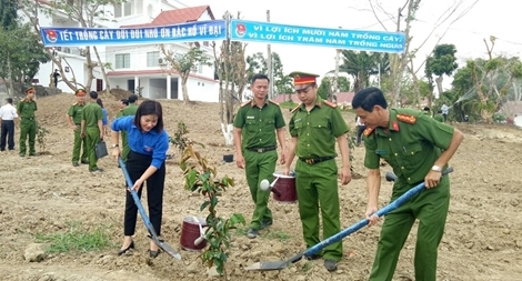 Chuyện ghi ở Trại giam Thủ Đức, đơn vị hai lần Anh hùng