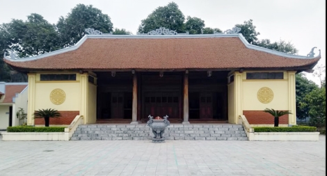 Làng có bốn ngôi đền