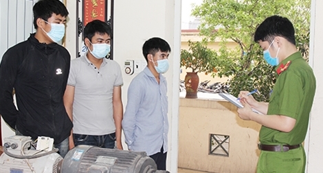 Dập cầu dao điện phòng trọ để ăn cắp tài sản