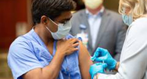 Italy: Bắt buộc các nhân viên y tế đều phải tiêm chủng